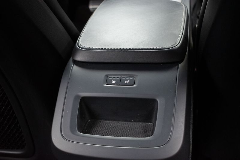 Volvo V90 D5 AWD R-DESIGN*HARMAN/KARDON* - fotka 14 z 42