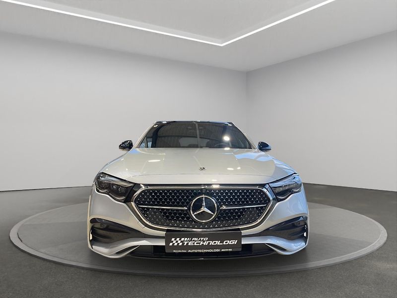 Mercedes-Benz Třídy E (2024) E 300 de 4MATIC kombi - fotka 2 z 21