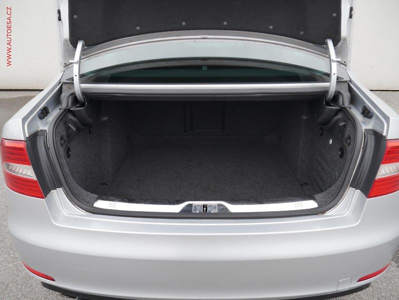Škoda Superb (2013) 2.0 TDi 4x4, ČR, Elegance - fotka 7 z 22