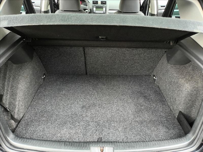 Volkswagen Golf 1,6 MPI,75KW,VÝHŘEV,DIGIKLIMA - fotka 19 z 39