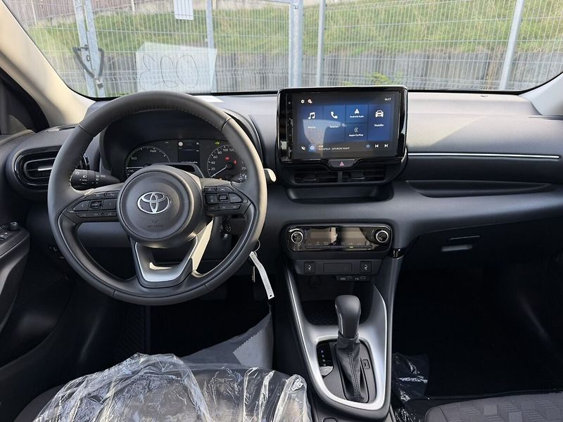 Toyota Yaris 1.5 HEV 116k Comfort Business - fotka 9 z 9
