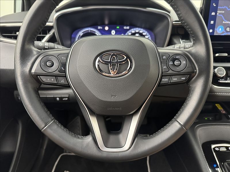 Toyota Corolla 1,8 HYBRID STYLE ACC 1.MAJ ČR - fotka 9 z 42