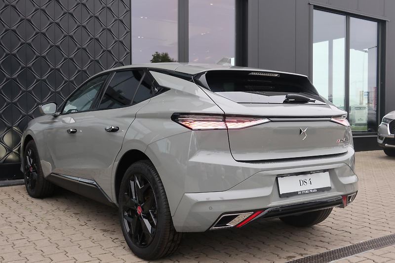 DS Automobiles DS4 (2022) DS 4 PERFORMANCE LINE+ 1.6 - fotka 8 z 10