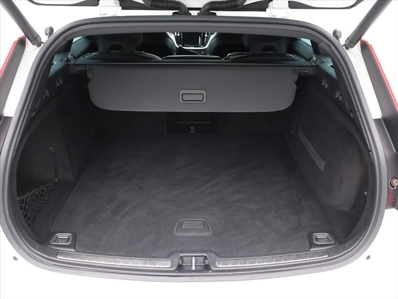 Volvo V60 2,0 T5 184kW Drive-E R-Design - fotka 10 z 34
