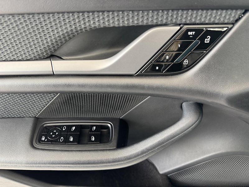 Porsche Taycan 4S Performance*Panorama*DPH - fotka 32 z 41