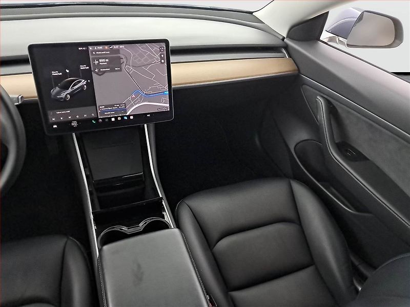 Tesla Model 3 (2020) Std Range Plus 52kWh, SoH 81% - fotka 8 z 25