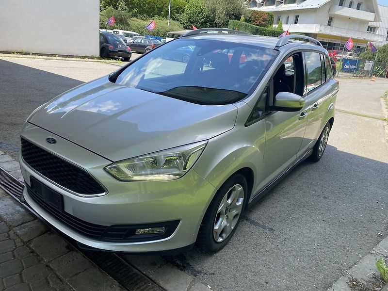 Ford Grand C-MAX (2016) 1.5 TDCi Plus-7 míst - fotka 1 z 26