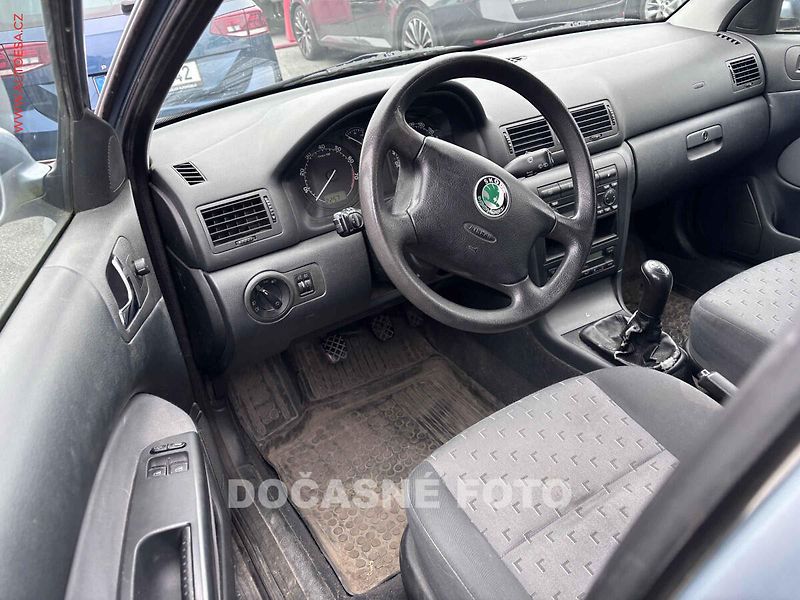 Škoda Octavia (2003) 2.0MPi, temp, tažné - fotka 3 z 3