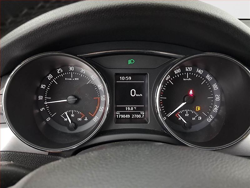 Škoda Superb (2014) Elegance 1.6 TDI, Xenony - fotka 11 z 18