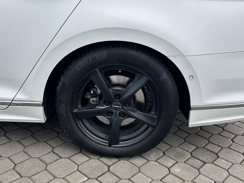 Volkswagen Passat Highline R-line DSG 4MOTION 2, - fotka 25 z 28