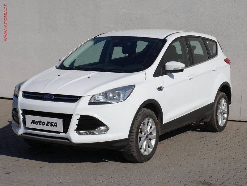 Ford Kuga (2015) 2.0 TDCi 4x4, ČR, AT, park - fotka 3 z 15