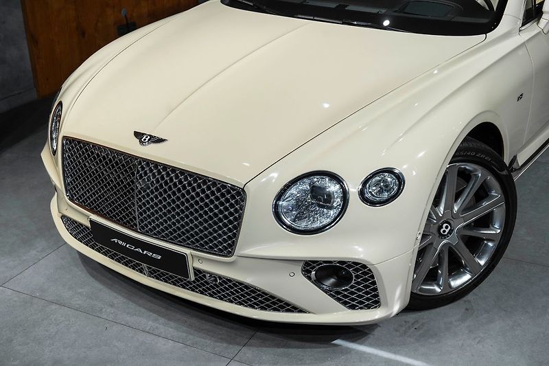 Bentley Continental GT Touring, City, Nočné videnie - fotka 4 z 25