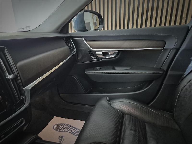 Volvo V90 CC D5 AWD Drive-E Pro POLESTAR - fotka 29 z 46