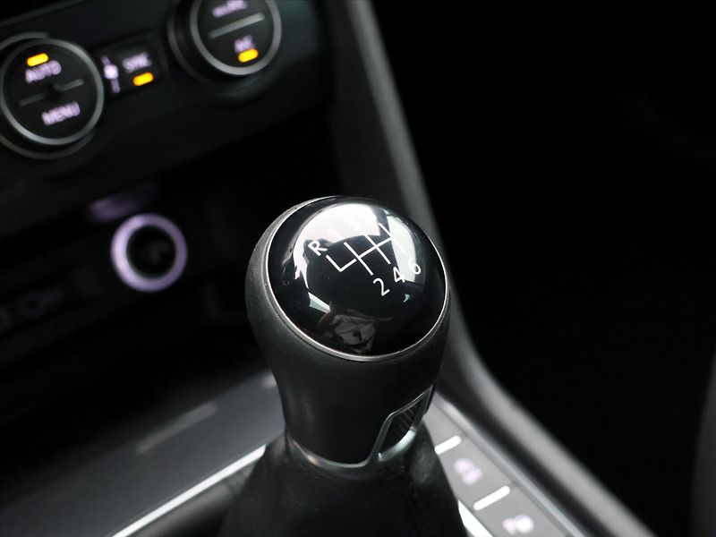 Volkswagen Tiguan 1,5 TSI 110kW LED Virtual Navi - fotka 28 z 39