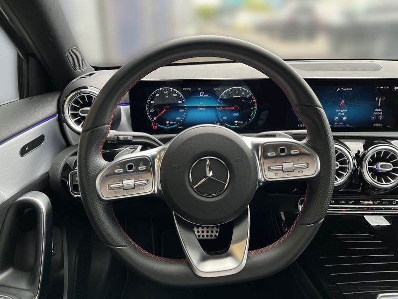 Mercedes-Benz Třídy A A-Třída 250e AMG Line - fotka 11 z 18