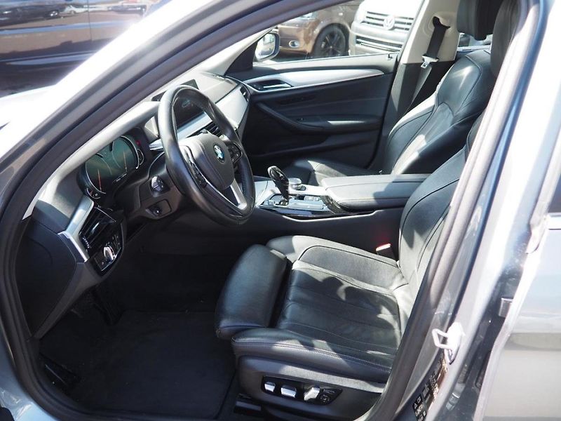 BMW Řada 5 (2018) 520d xDrive, HeadUp, Key - fotka 12 z 41