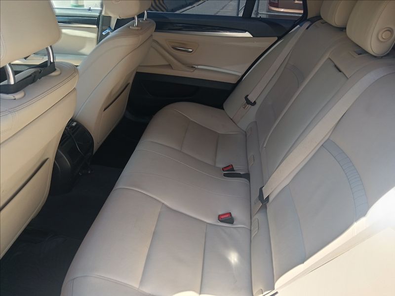 BMW Řada 5 2,0 525D Xdrive - fotka 20 z 24