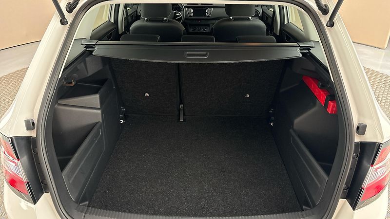 Škoda Fabia 1.0 TSI Ambition Combi - fotka 17 z 24