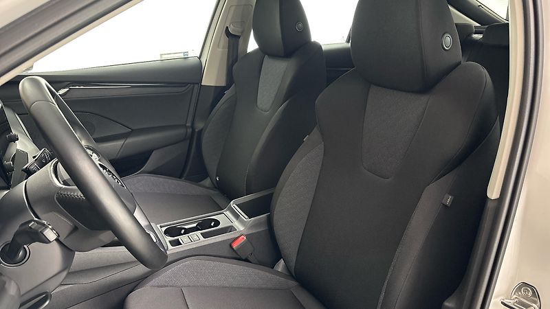 Škoda Octavia 2.0 TDI Active - fotka 15 z 24