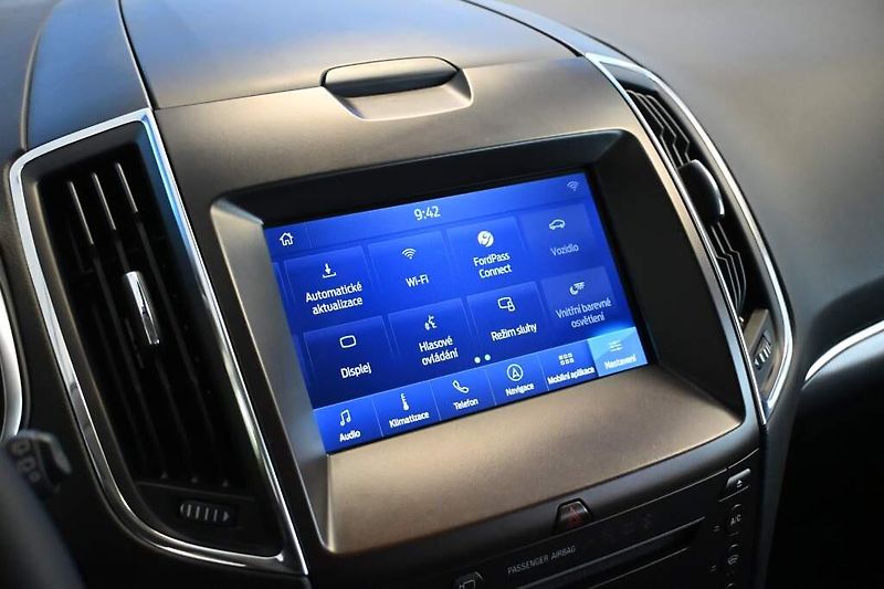 Ford S-MAX (2020) 2.0 LED SONY ACC 7 Míst Tažné - fotka 18 z 39