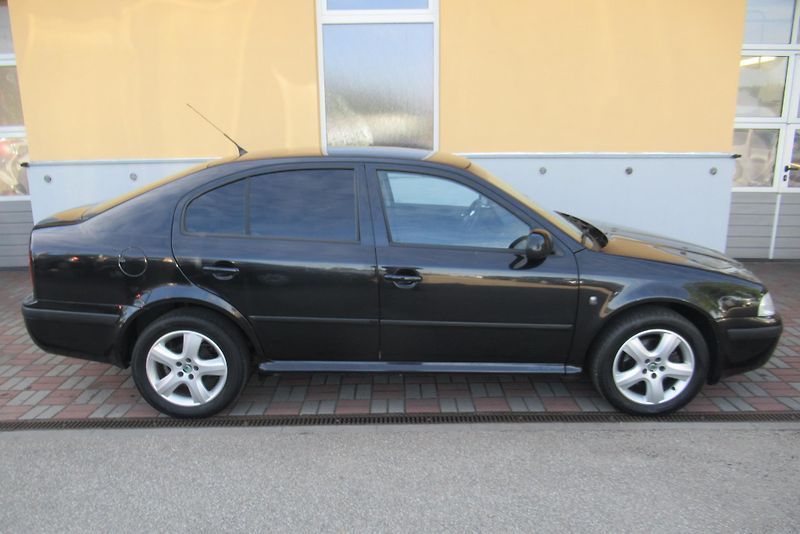 Škoda Octavia Tour 1.9 TDi CLIMATRONIC - fotka 3 z 25