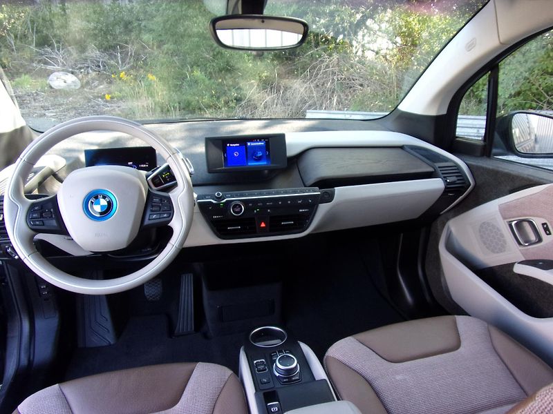 BMW i3 (2020) 120Ah 42kWhBEV  NÁJEZD 42000KM - fotka 10 z 23