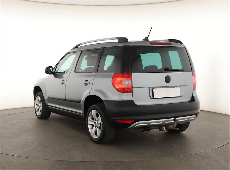 Škoda Yeti (2012) 1.6 TDI, Navi, Tempomat - fotka 4 z 19