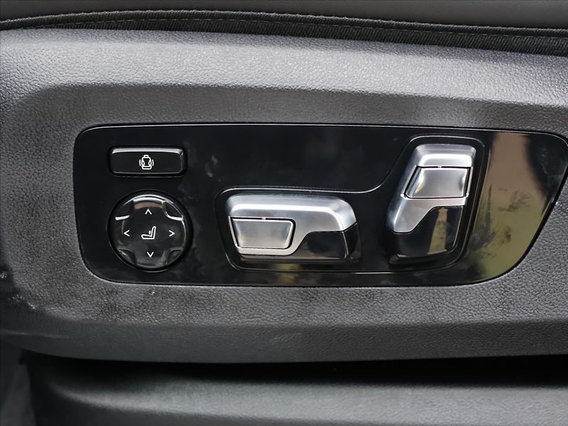 BMW X7 3,0 xDrive40d Mpacket - fotka 24 z 46