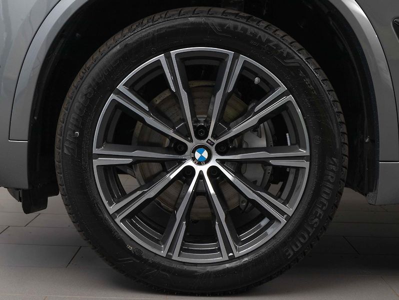 BMW X5 xDrive30d - fotka 4 z 6