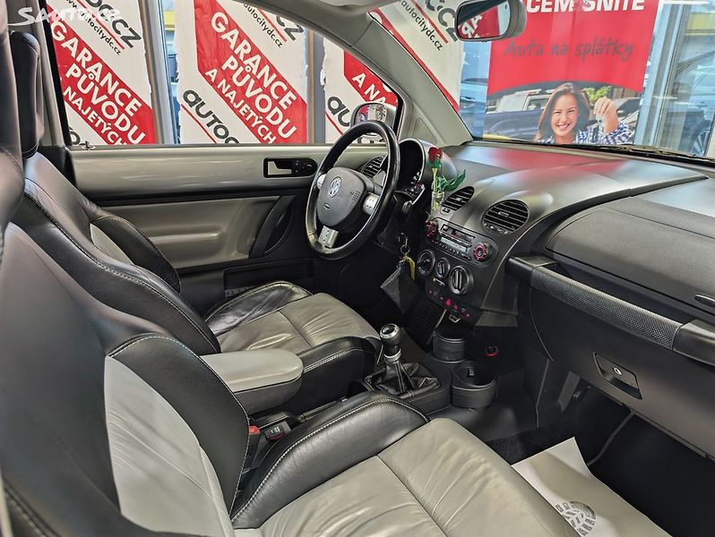 Volkswagen New Beetle 2.3 V5 125kW SPORT EDITION - fotka 10 z 19