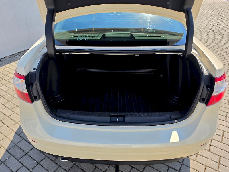 Renault Fluence (2013) 1,6DCI 96KW - fotka 18 z 24