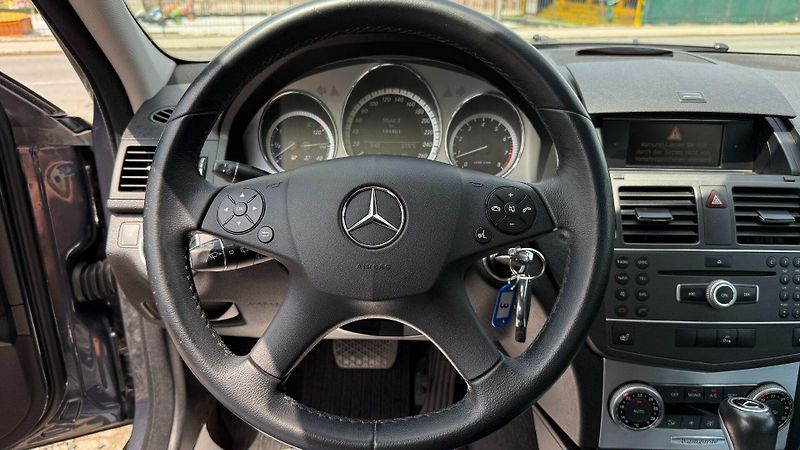 Mercedes-Benz Třídy C (2010) C200CGI 135kW *A/T*Xenon*ALU* - fotka 11 z 20
