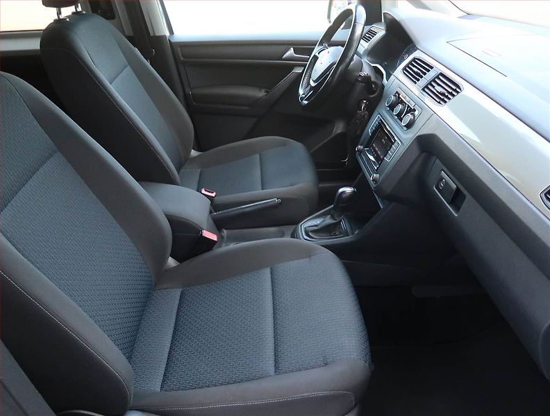 Volkswagen Caddy (2016) 2.0 TDI, 5Míst - fotka 9 z 24
