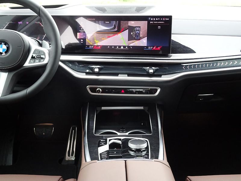 BMW X7 xDrive40d - fotka 4 z 7