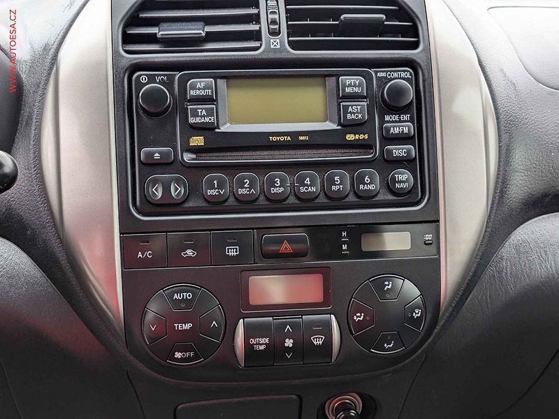 Toyota RAV4 (2004) 2.0 VVT-i 4WD, ČR, AC, TZ - fotka 11 z 15