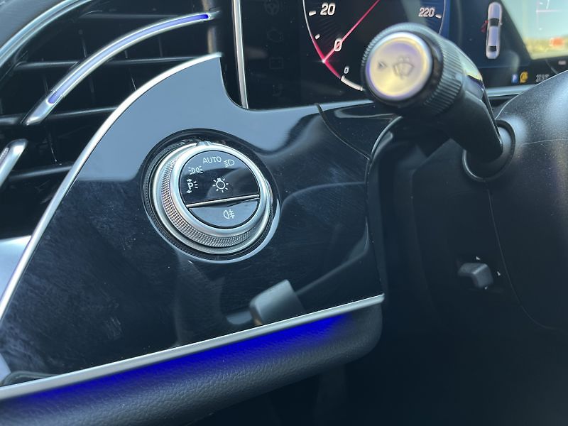 Mercedes-Benz Třídy E 220 d 4MATIC AMG Line Panorama - fotka 12 z 18