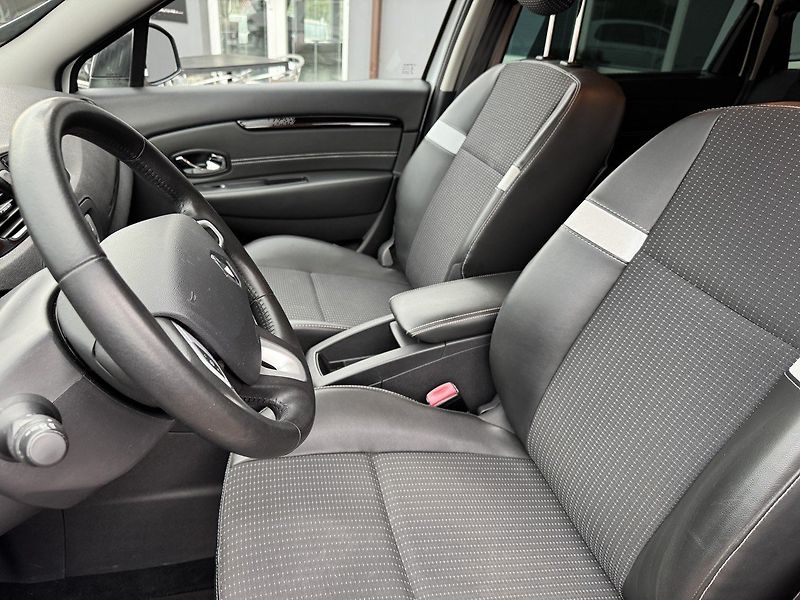 Renault Scénic (2013) 1.5dCi Digi Klima Polokůže - fotka 25 z 48
