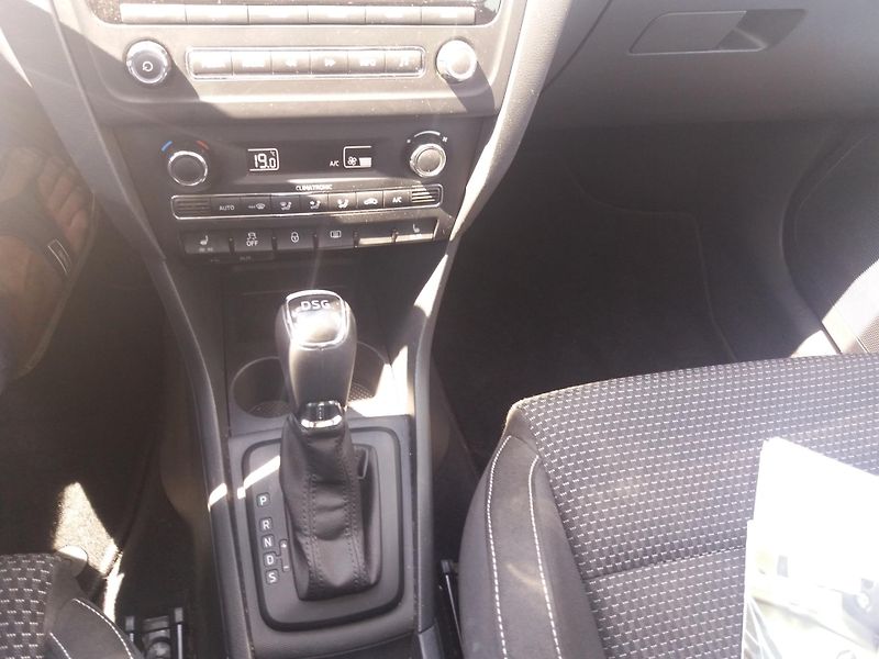 Škoda Rapid 1.4TSi,DSG,XENONY,PANORAMA!! - fotka 16 z 31
