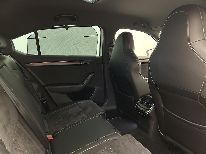 Škoda Superb 2.0 TDI 4x4 SportLine - fotka 26 z 31