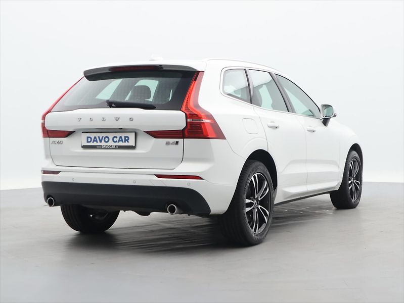Volvo XC60 2,0 B4 Drive-E MomentumPro AWD - fotka 7 z 28