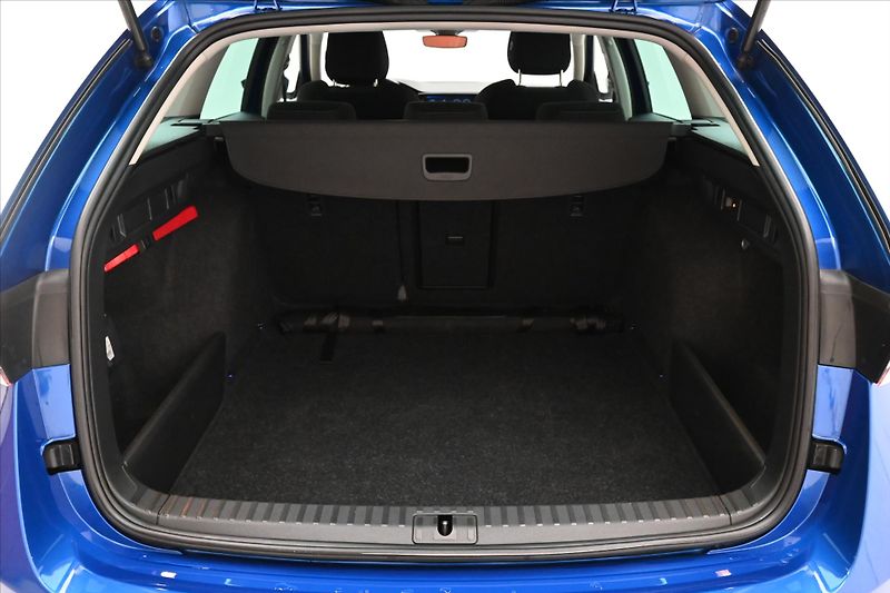 Škoda Octavia 2,0 TDI 110 kW TAŽNÉ Style Zár - fotka 10 z 30