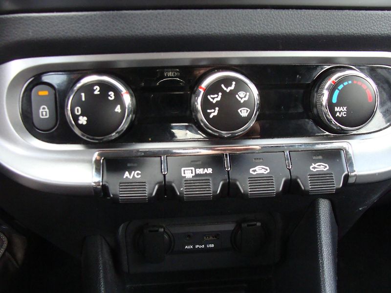 Kia Rio 1.4i, 80 kW, klimatizace - fotka 16 z 23