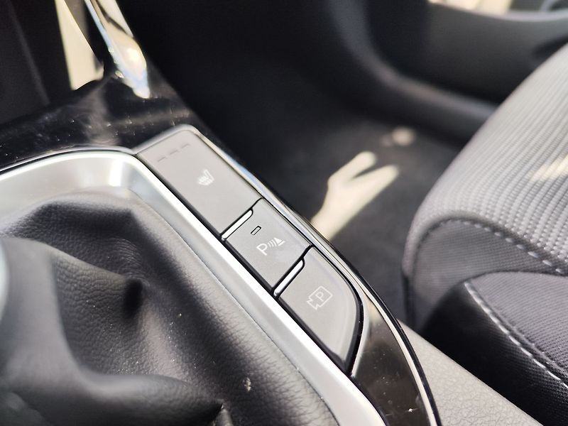 Hyundai i30 1.5i/71kW Smart Climate - fotka 22 z 31