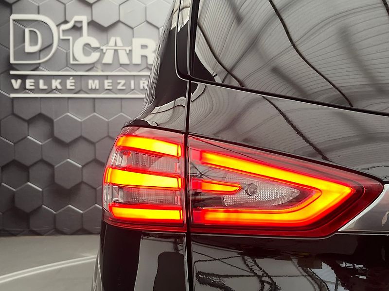 Ford S-MAX 2.0 EB Titanium manuál 7 míst - fotka 41 z 63
