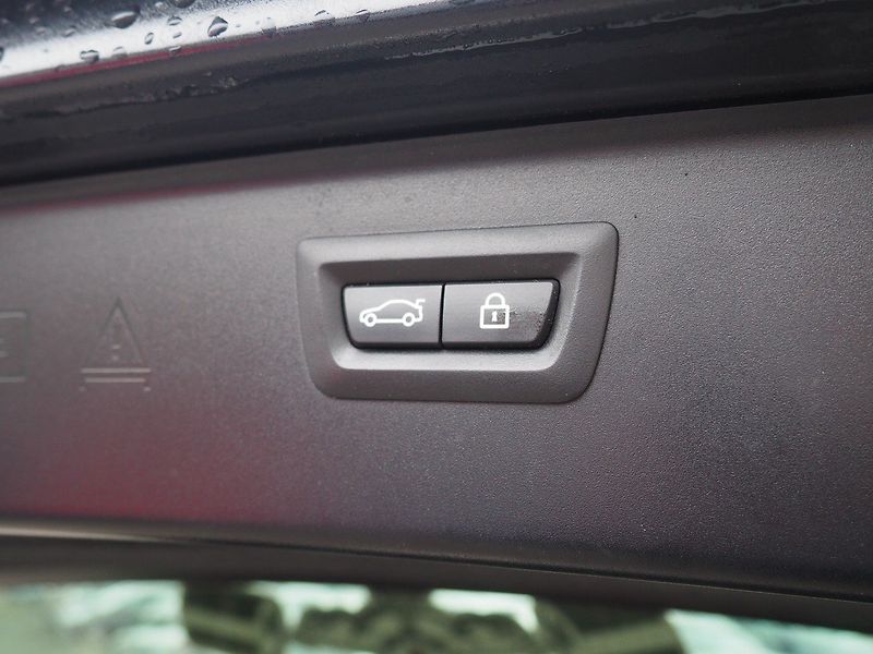 BMW Řada 5 (2014) 3.0D xDrive, Headup display - fotka 14 z 37