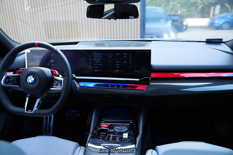 BMW M5 (2026) Touring xDrive M Drive,Pano - fotka 4 z 36