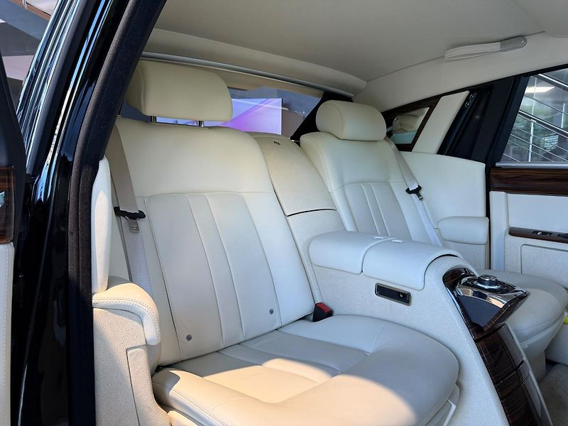 Rolls-Royce Phantom - fotka 8 z 31