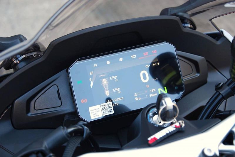 CFMOTO (2026) 675 SR-R GREY - fotka 18 z 25