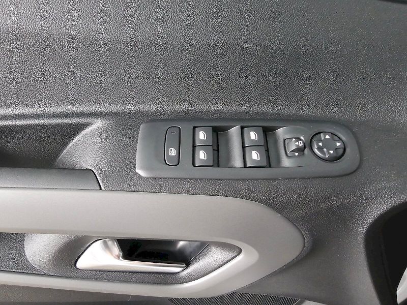 Toyota ProAce City Verso (2024) L1 1.2T 110k FAMILY - fotka 19 z 25