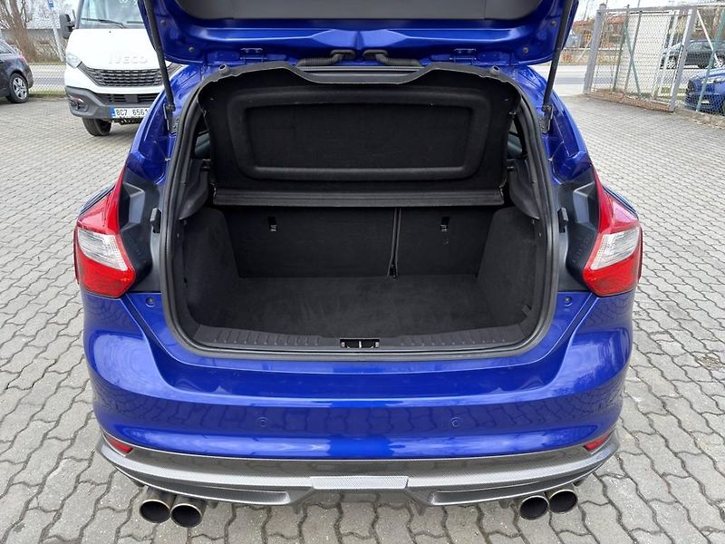 Ford Focus ST 2.0 EB 184 kW xenon, servis - fotka 9 z 25